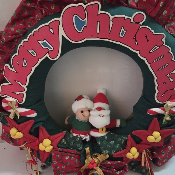 Festive Christmas Wreath with Santa and Bear Vintage Cloth - Picture 3 of 7